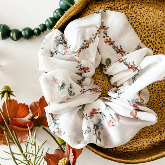 BoHo white floral scrunchie ￼